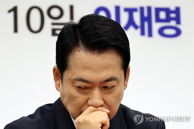 생각에 잠긴 장동혁 대표