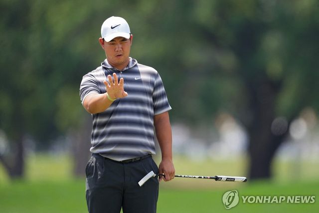 퍼팅을 앞둔 김주형