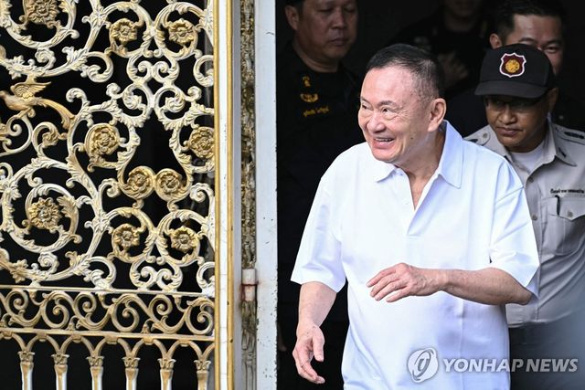 탁신 전 태국 총리, 수감 8개월만에 가석방