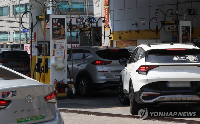 고유가에 알뜰주유소 찾는 시민들