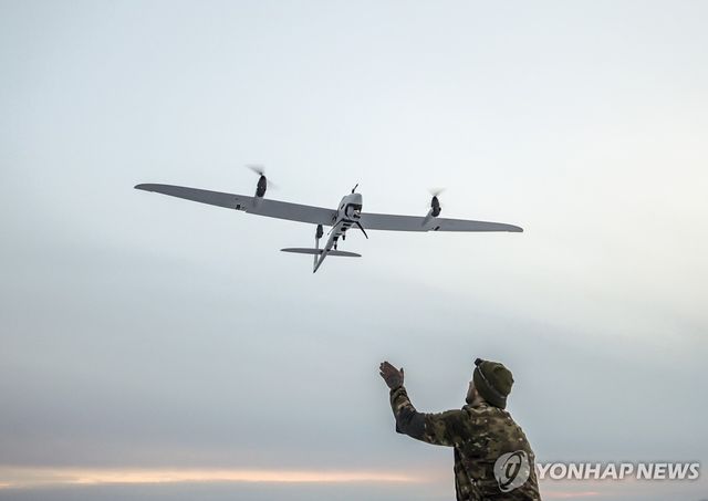 드론 날리는 우크라이나군. 기사와 상관없는 자료사진입니다. 