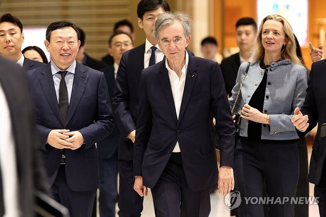 루이뷔통 회장, 잠실롯데타워 방문