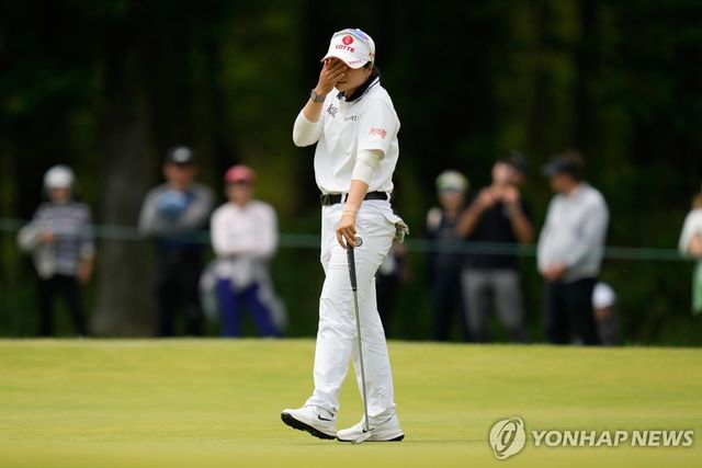 아쉬워하는 최혜진