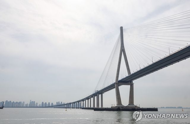 영종도로 가는 인천대교