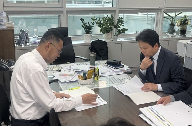 신병대 청주시장 권한대행(오른쪽), 윤진호 행정안전부 자연재난대응국장
