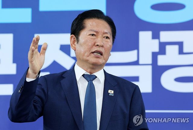 발언하는 정청래 대표