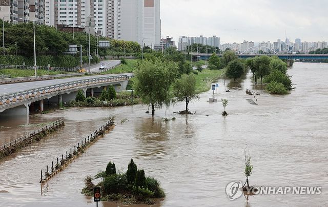 2024년 침수된 중랑천 산책로