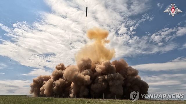 12일(현지시간) 공개된 러시아군 ICBM 사르마트 시험 발사 영상