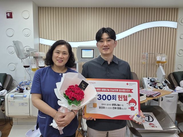 '헌혈 최고명예대장' 울산 심성보씨, 20년 결실 헌혈증 99장 기부