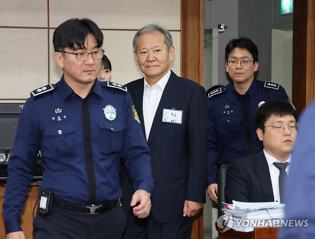 공판 출석하는 이상민 전 장관