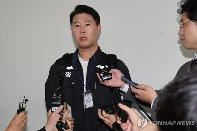 2차 사후조정회의 참석하는 최승호 노조위원장