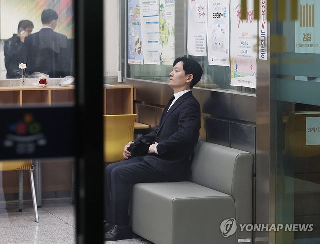 대검 민원실서 대기