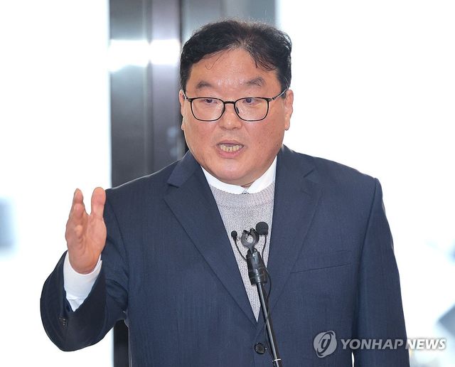 엄희준 검사, 상설특검 사무실 앞 반박 기자회견