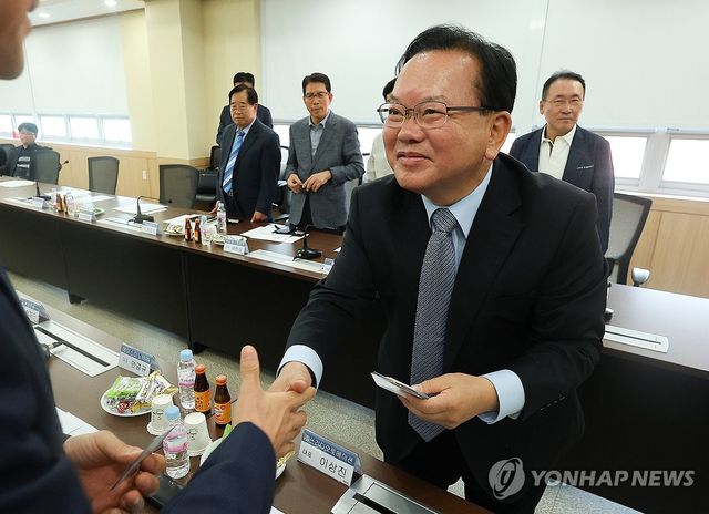 TK 기계산업 활성화를 위한 간담회 참석한 김부겸