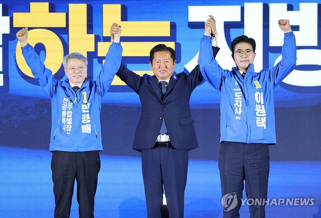 민형배ㆍ이원택 후보 손 잡은 정청래 대표