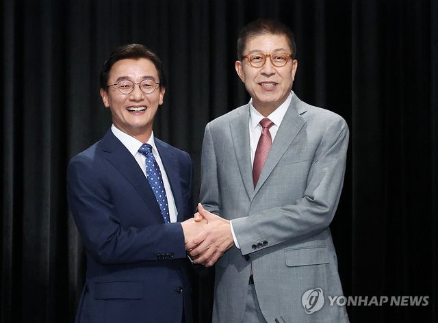토론회 앞서 포즈 취하는 부산시장 후보들