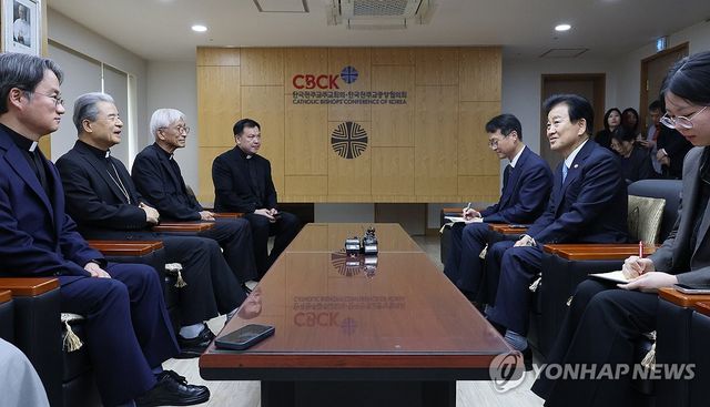 이용훈 주교 예방한 정동영 장관