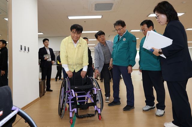 도민체전 앞두고 현장 점검하는 심규언 동해시장