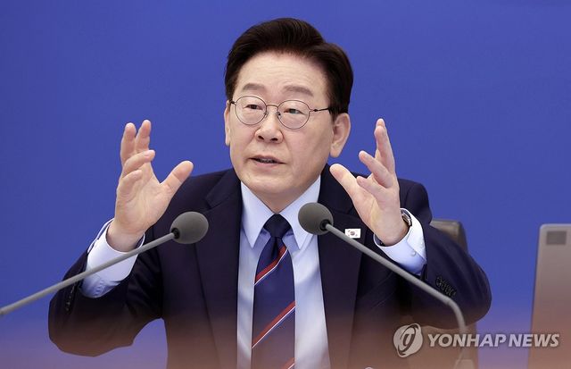 국무회의 발언하는 이재명 대통령