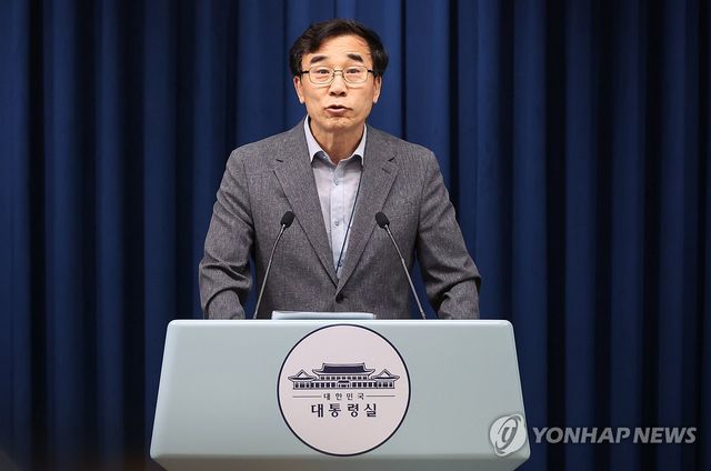 대통령실 경청통합수석비서관, 채용 관련 브리핑