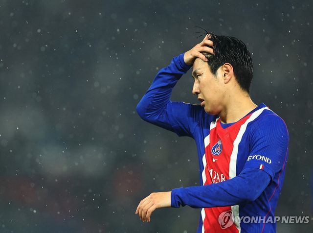 브레스트와 경기하던 PSG 이강인.