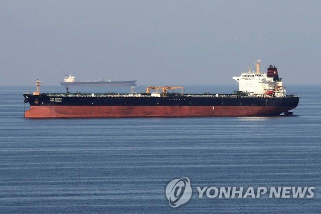 호르무즈 해협 통과하는 유조선