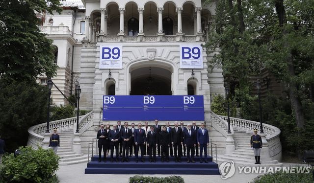 루마니아에서 열린 B9 정상회의