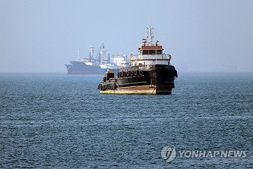 호르무즈 해협에 정박 중인 배