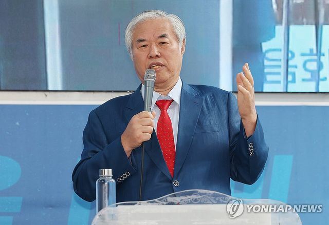 기자회견 발언하는 전광훈 목사
