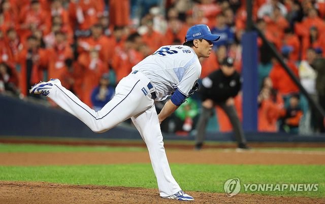 김재윤, 역투
