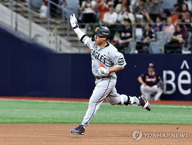 솔로 홈런 친 한화 강백호