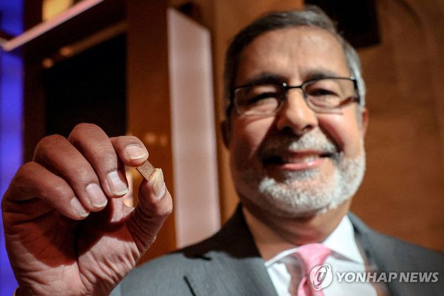자사 칩을 쥔 마이크론의 산제이 메흐로트라 CEO 