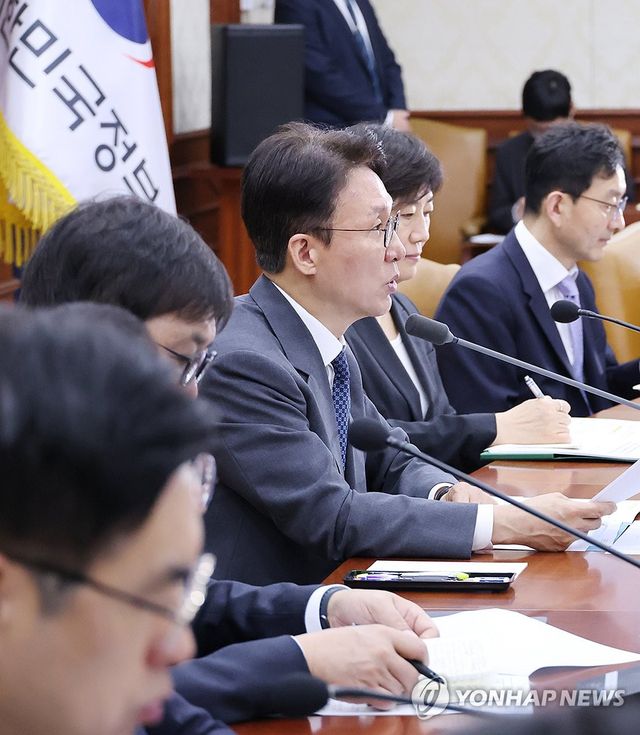 비상경제본부회의 주재하는 김민석 국무총리