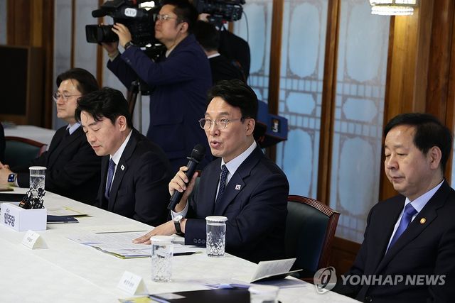 지난달 열린 고위당정협의회에서 발언하는 김민석 국무총리