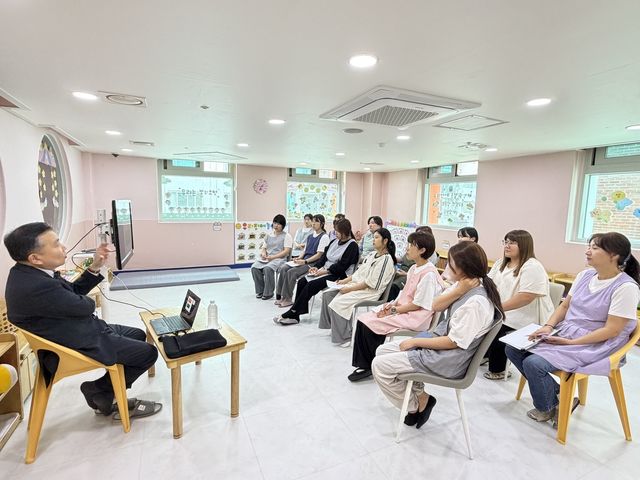 12일 인천 동구 어린이집에서 진행된 인천의료원 강좌