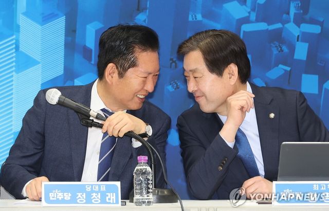 대화하는 정청래 대표와 황명선 최고위원
