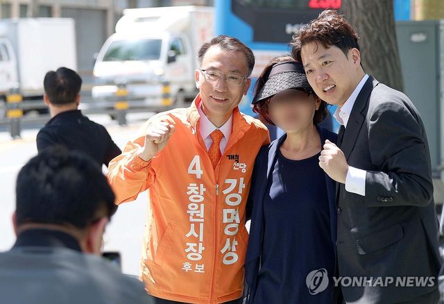 이준석 대표(오른쪽)와 강명상 후보(왼쪽)
