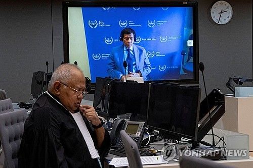 작년 3월 구치소에서 화상으로 ICC에 출석한 두테르테 전 필리핀 대통령
