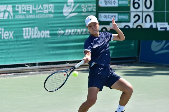 전국학생테니스선수권 U-18 여자단식 우승자 정의수(중앙여고)