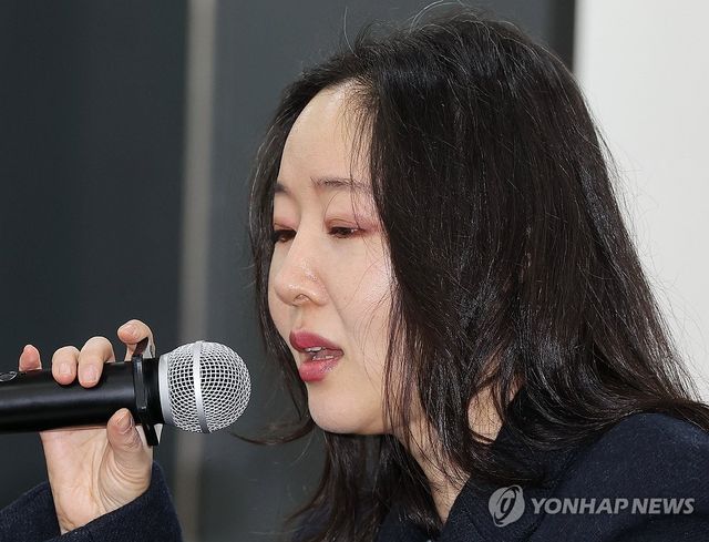 기자회견문 읽는 민희진 자료사진