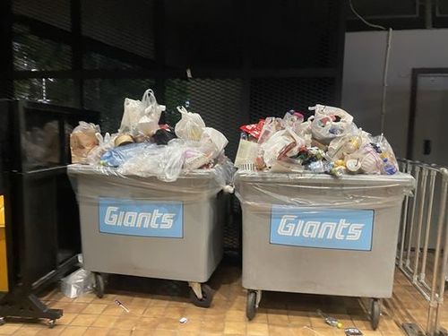 사직야구장 쓰레기