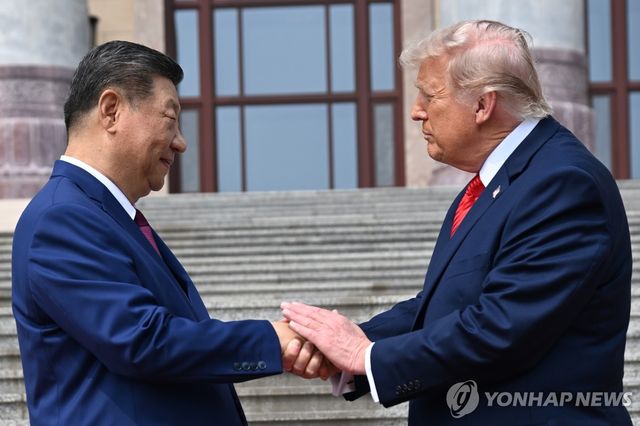 악수하는 미중 정상