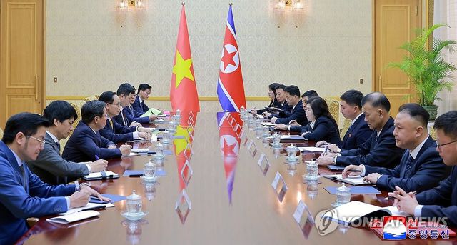 북한 최선희, 베트남 외무장관과 회담