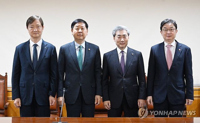 시장상황점검회의, 기념 촬영하는 구윤철 부총리