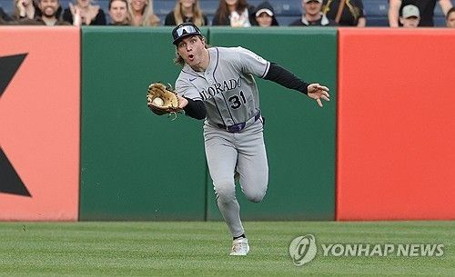 좌익수인 제이크 매카시가 혼자 더블플레이를 완성했다. 
