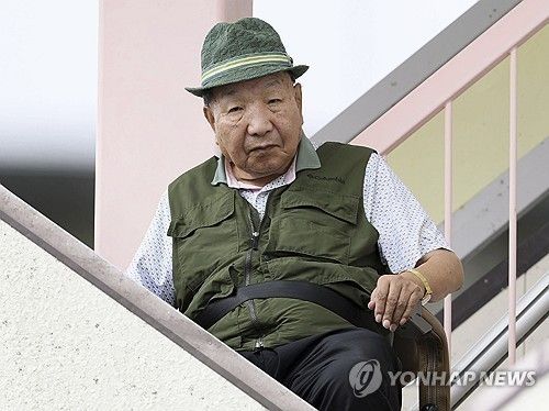 재심을 통해 58년 만에 살인 혐의에서 벗어난 하카마다 이와오 씨