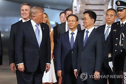 트럼프 대통령과 한정 부주석