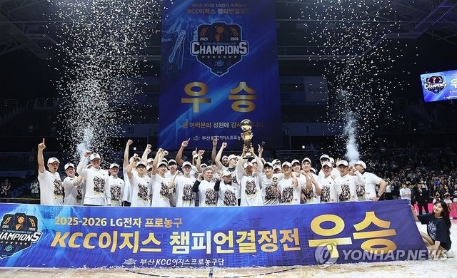 프로농구 KCC, 6위 팀 최초 챔프전 우승