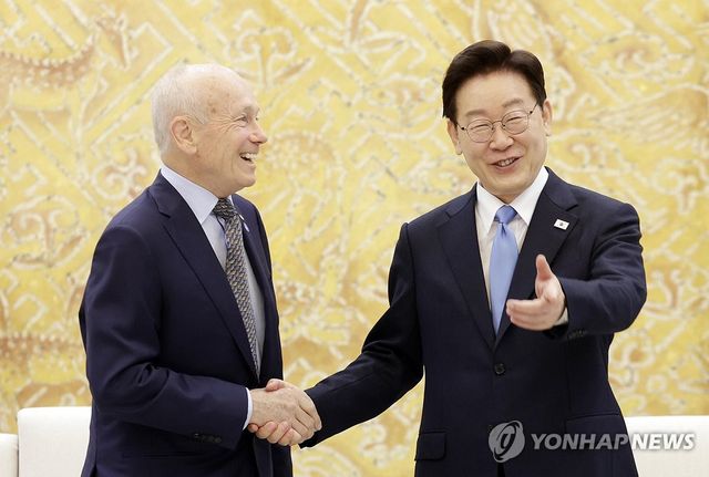 이재명 대통령, 노벨경제학상 하윗 교수 접견
