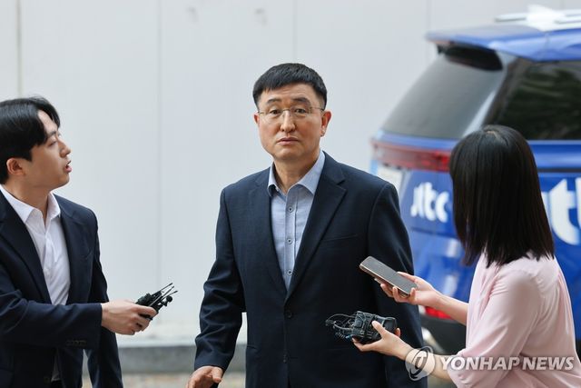 특검 출석하는 박안수 전 육군참모총장